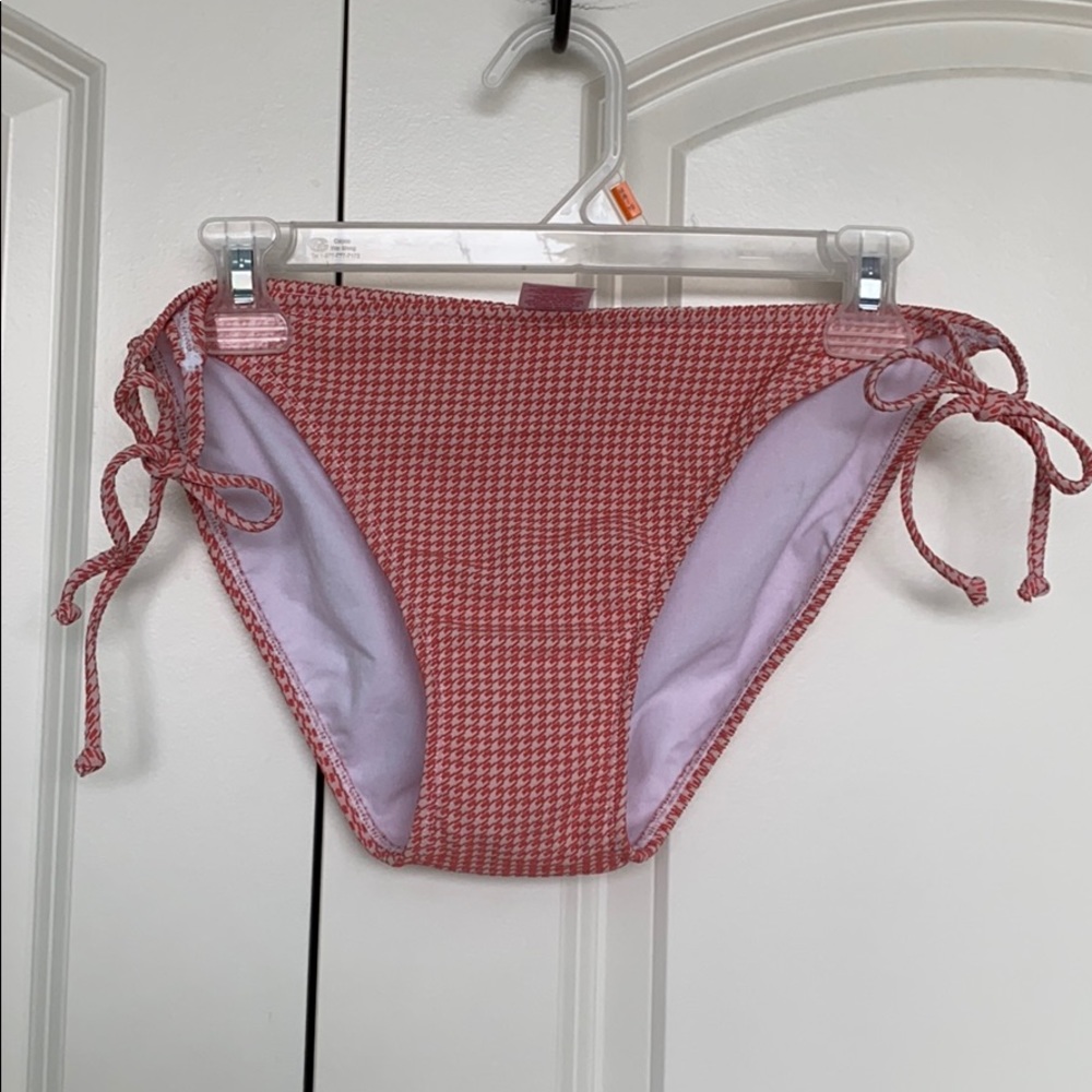 Target side tie bottoms